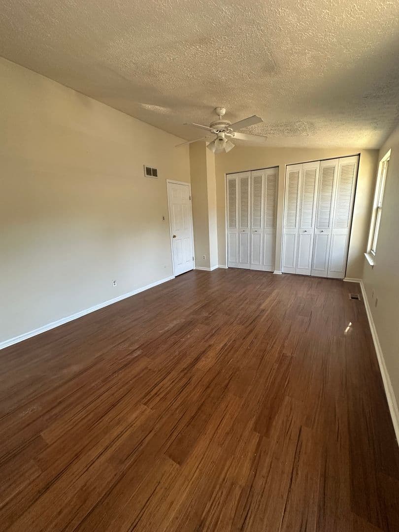 Marlton Townhome: 44 Waterview Ct