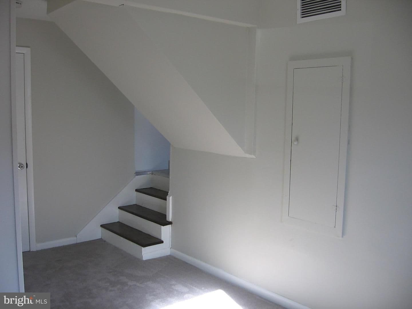 Burlington City House: 7 W 7th St