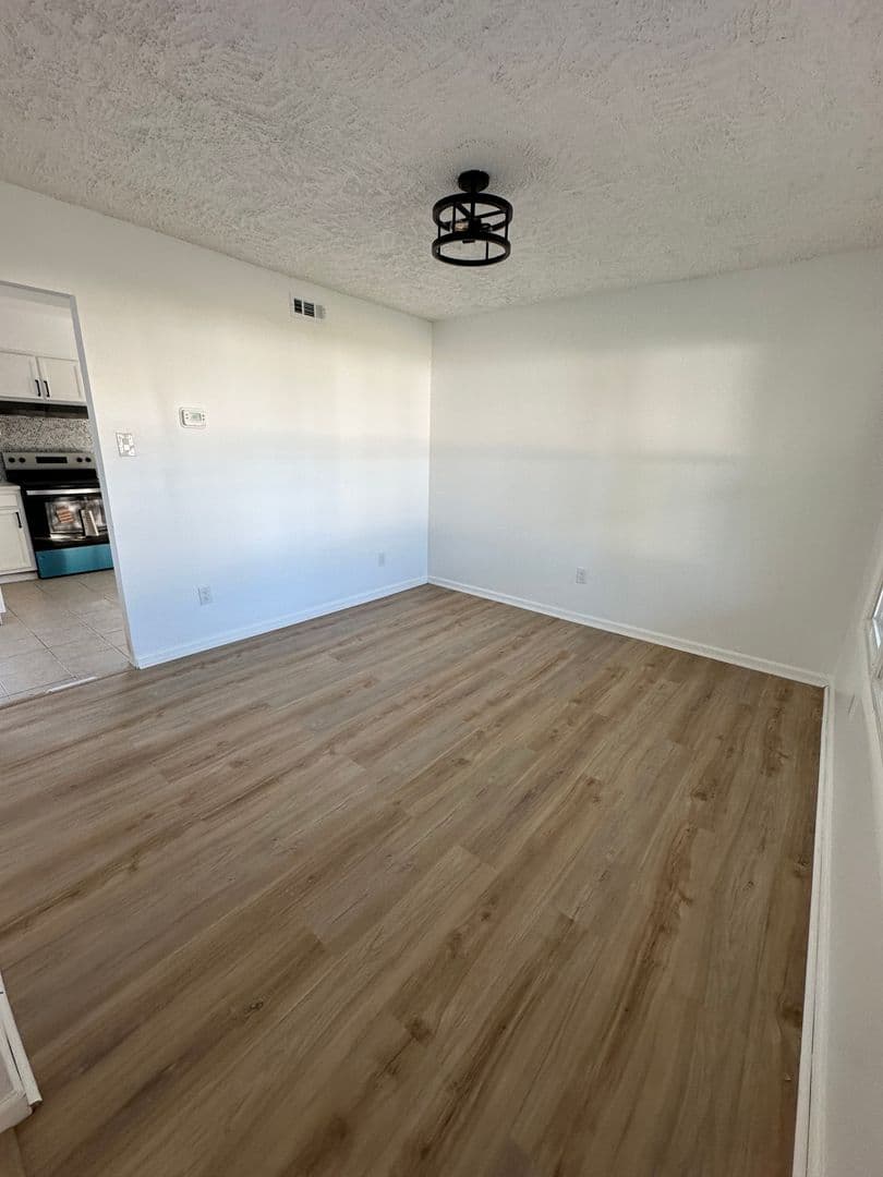 Willingboro House: 20 Peppermint Ln