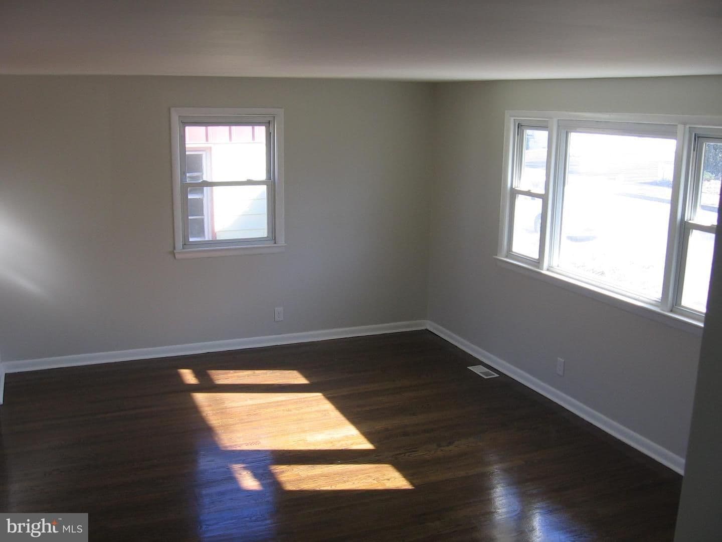Burlington City House: 7 W 7th St