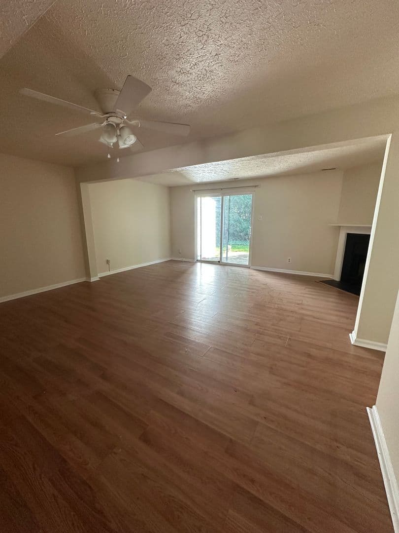 Marlton Townhome: 44 Waterview Ct