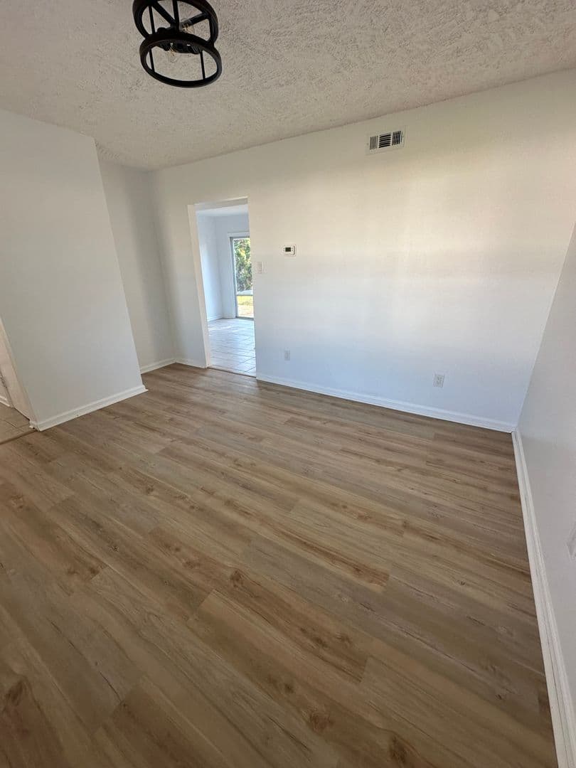 Willingboro House: 20 Peppermint Ln