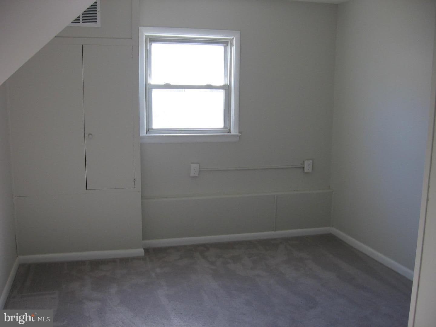 Burlington City House: 7 W 7th St