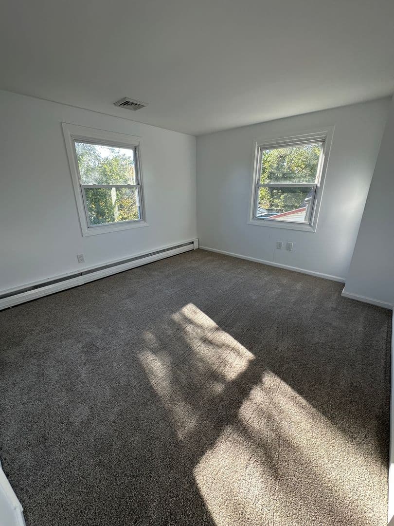 Willingboro House: 20 Peppermint Ln