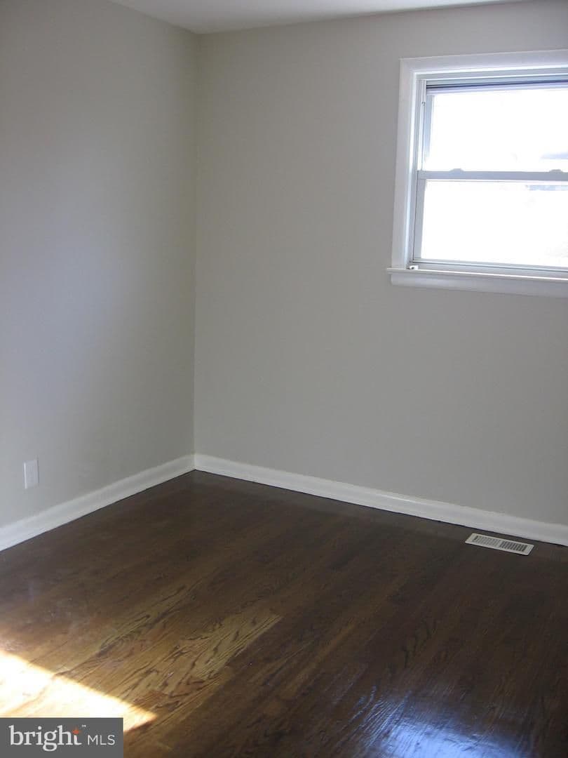 Burlington City House: 7 W 7th St