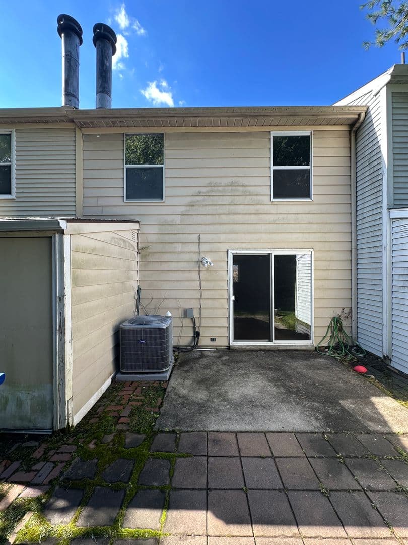Marlton Townhome: 44 Waterview Ct