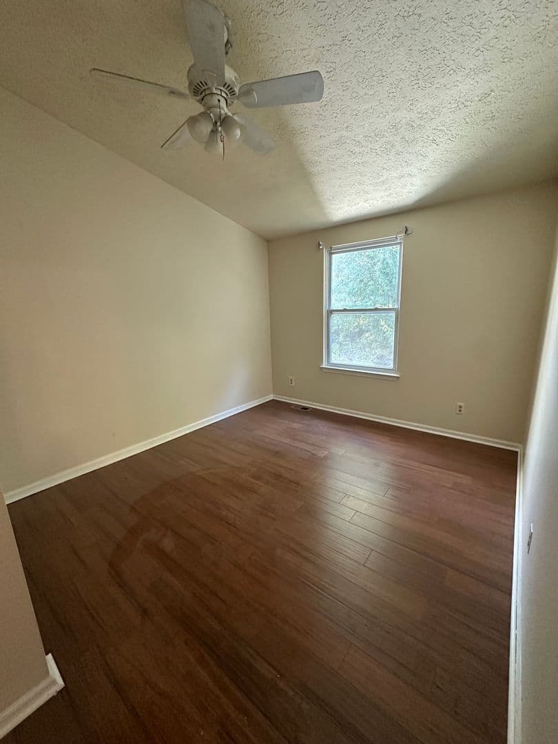 Marlton Townhome: 44 Waterview Ct
