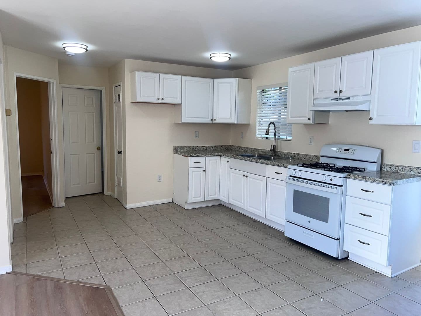 Long Beach Apartment: 1117 Euclid Avenue