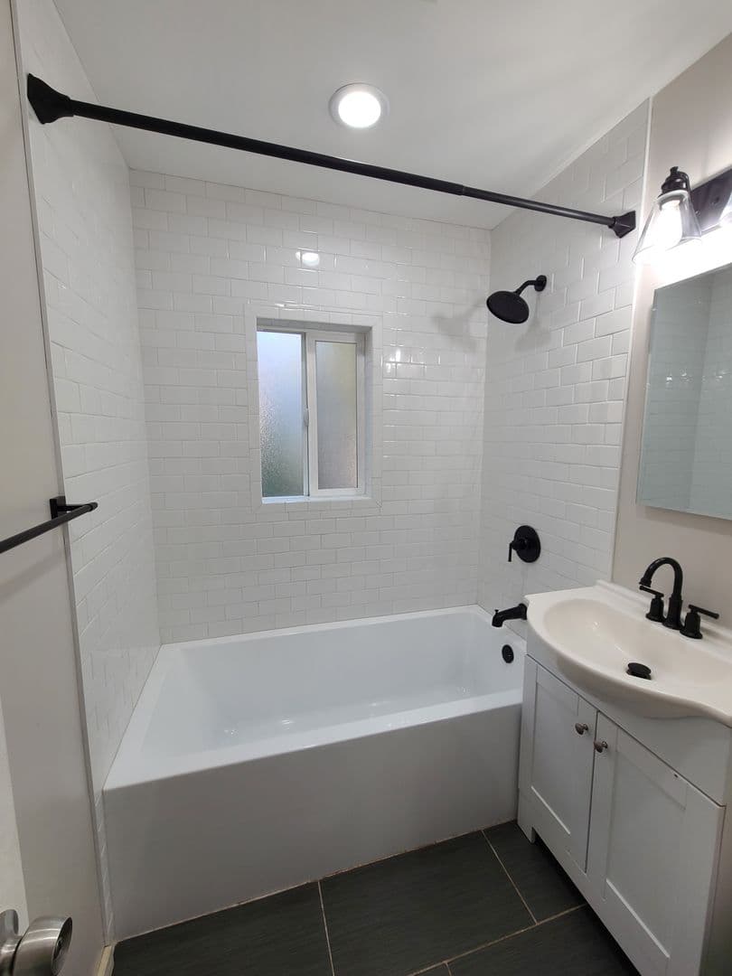 Long Beach Apartment: 1555 Ohio Ave.