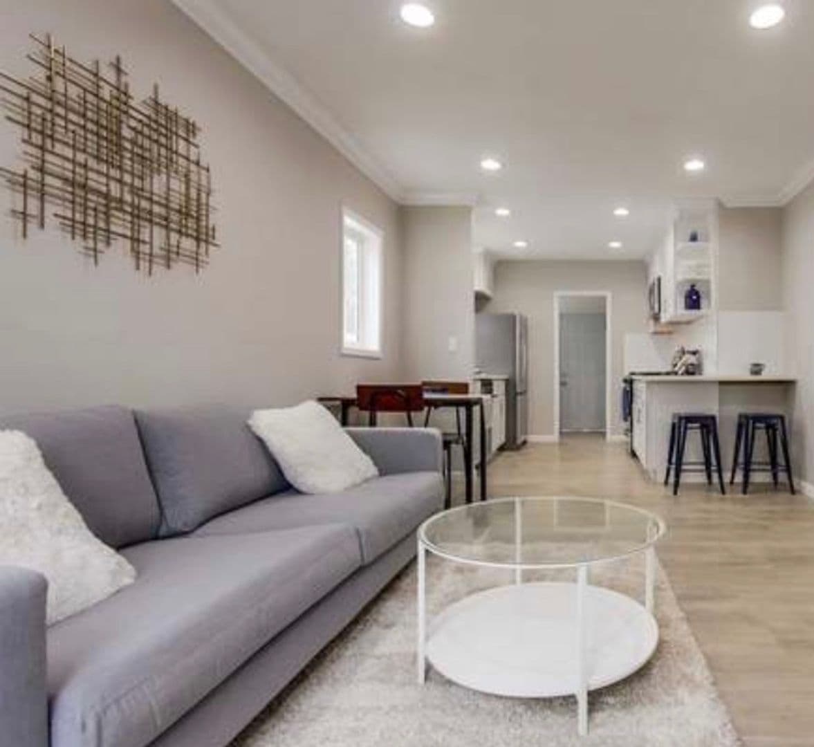 Long Beach Apartment: 1555 Ohio Ave.