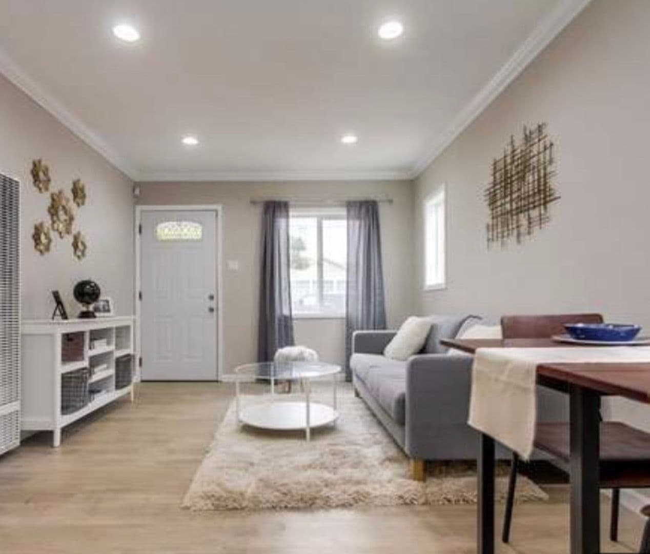 Long Beach Apartment: 1555 Ohio Ave.