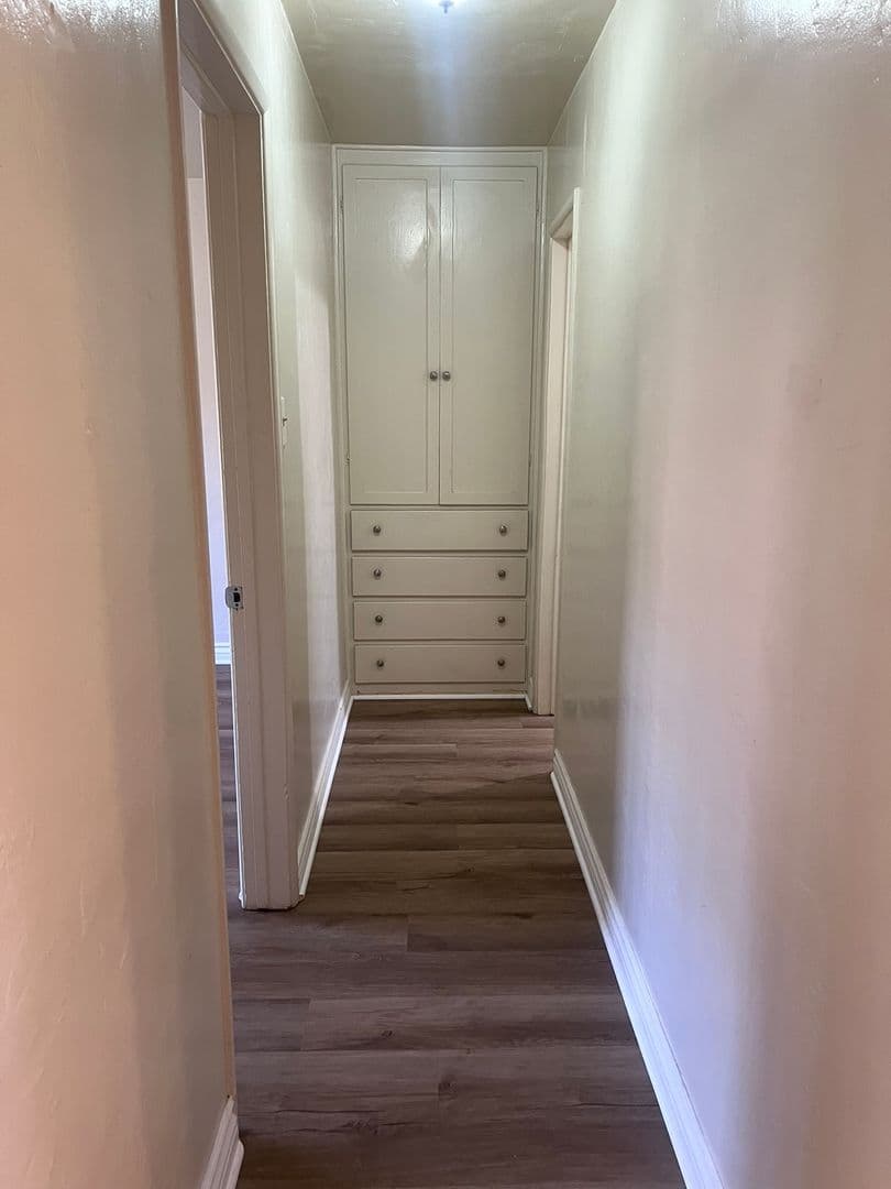 Long Beach Apartment: 2386 Magnolia Ave.