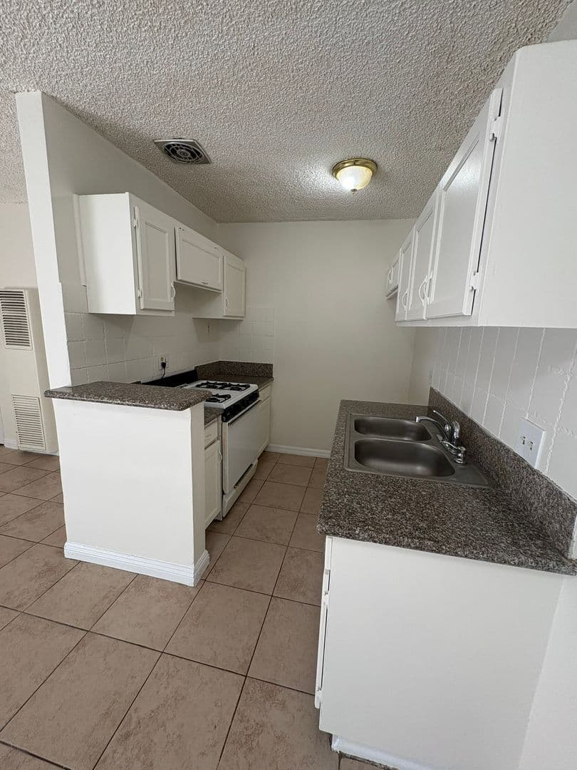 Anaheim Apartment: 1813 W. Sumac Lane