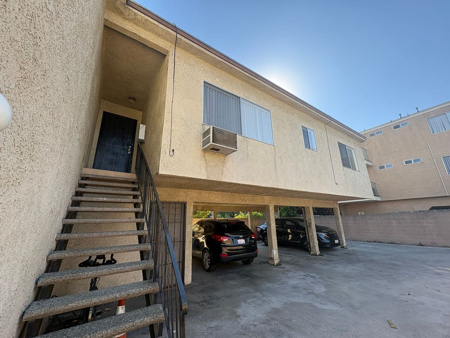 Long Beach Apartment: 625 St. Louis Avenue