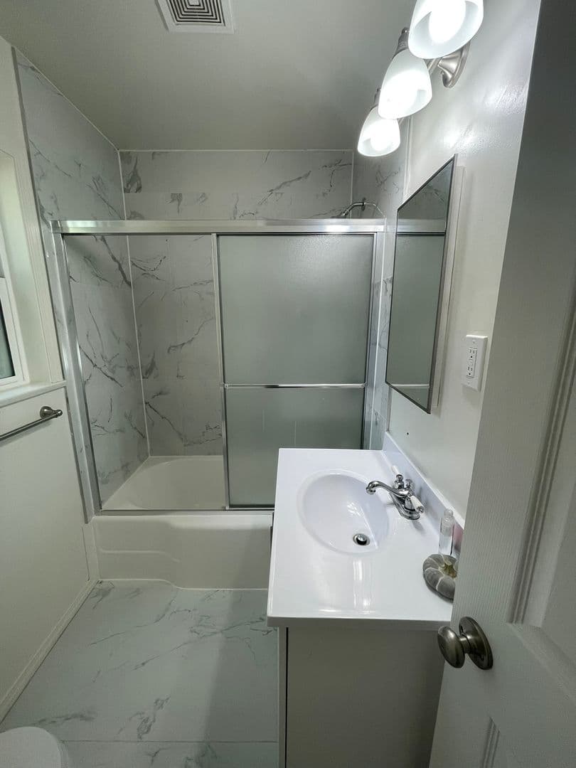 Long Beach Apartment: 5700 Locust