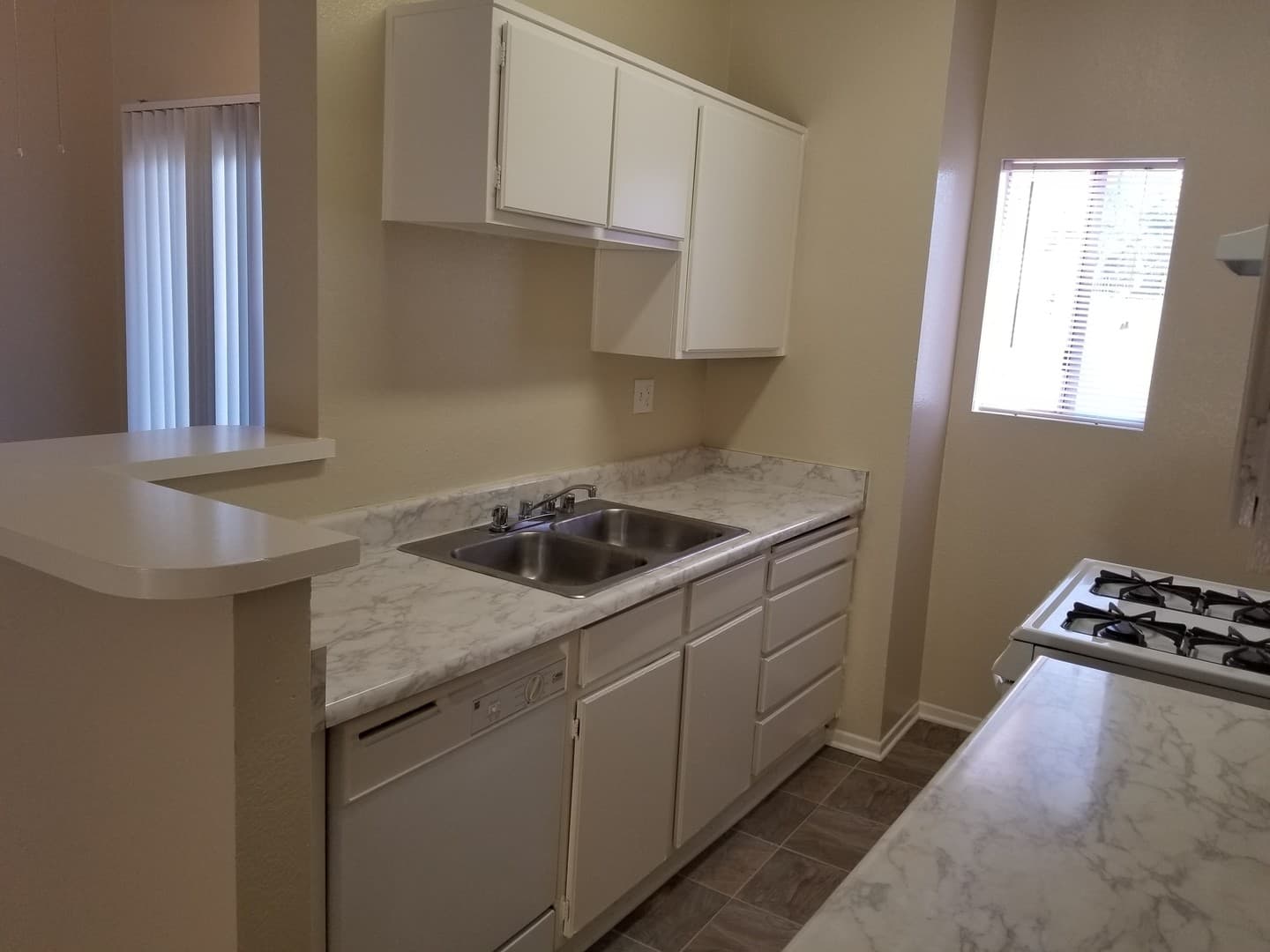 Long Beach Apartment: 800 Rose Avenue