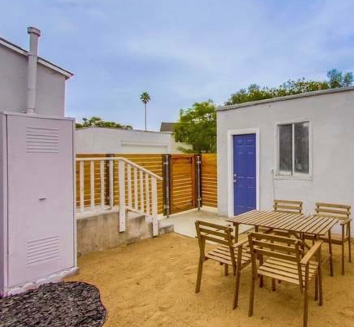 Long Beach Apartment: 1555 Ohio Ave.