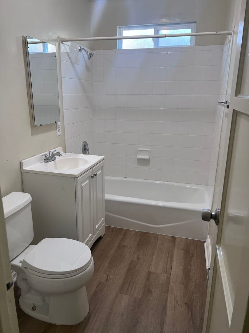 Long Beach Apartment: 2386 Magnolia Ave.