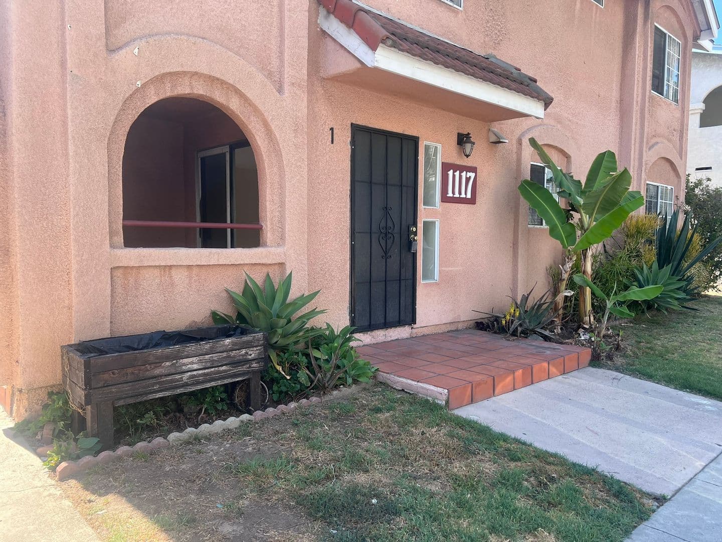 Long Beach Apartment: 1117 Euclid Avenue