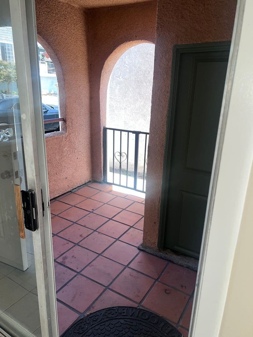 Long Beach Apartment: 1117 Euclid Avenue