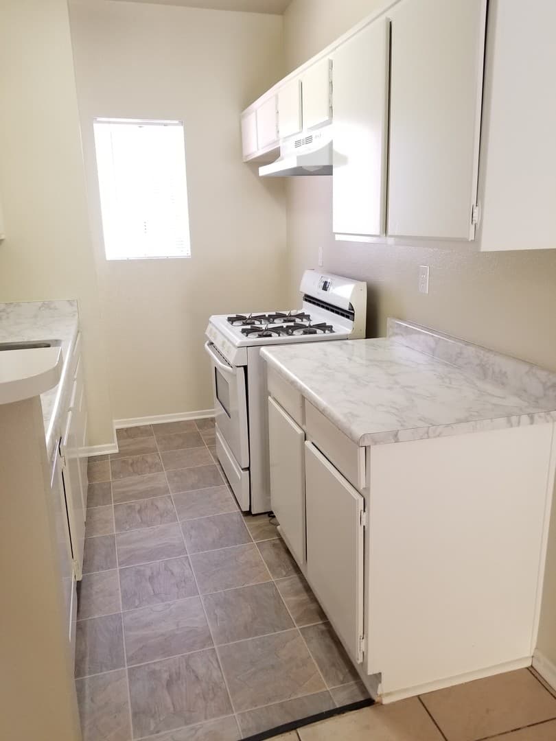 Long Beach Apartment: 800 Rose Avenue
