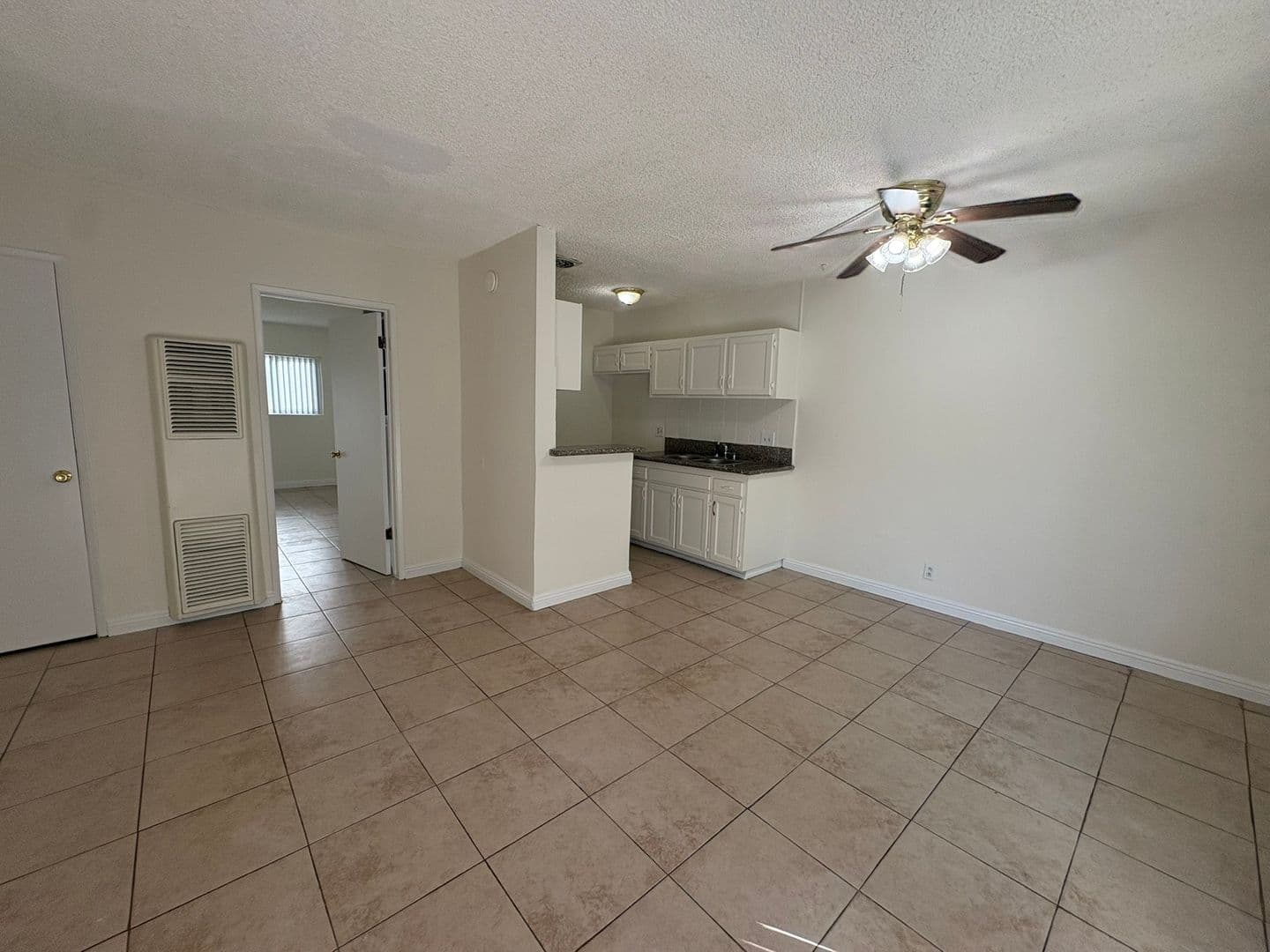 Anaheim Apartment: 1813 W. Sumac Lane