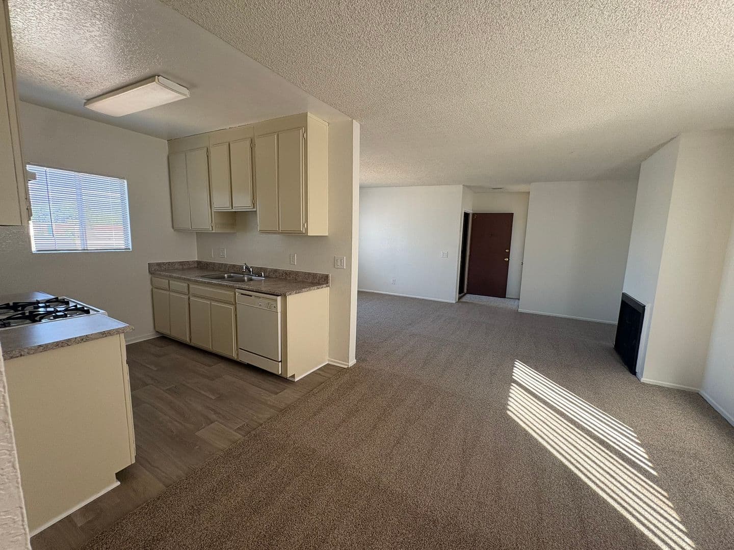 Long Beach Apartment: 625 St. Louis Avenue