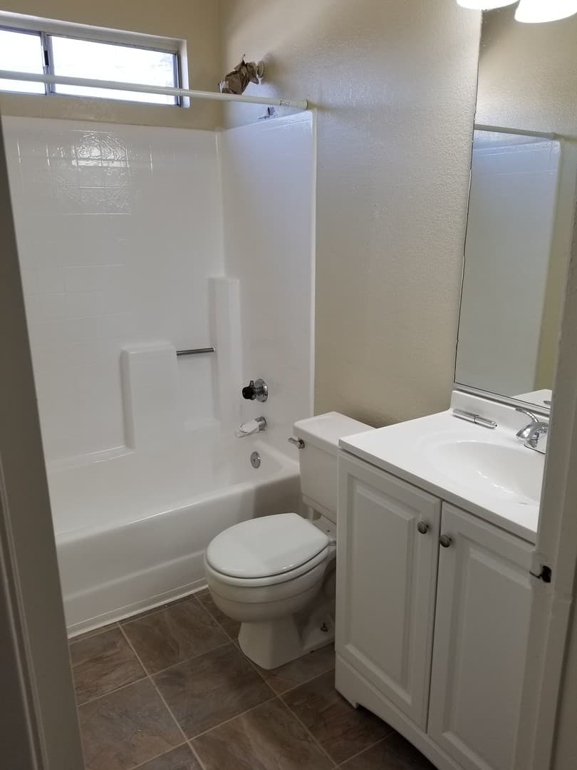 Long Beach Apartment: 800 Rose Avenue