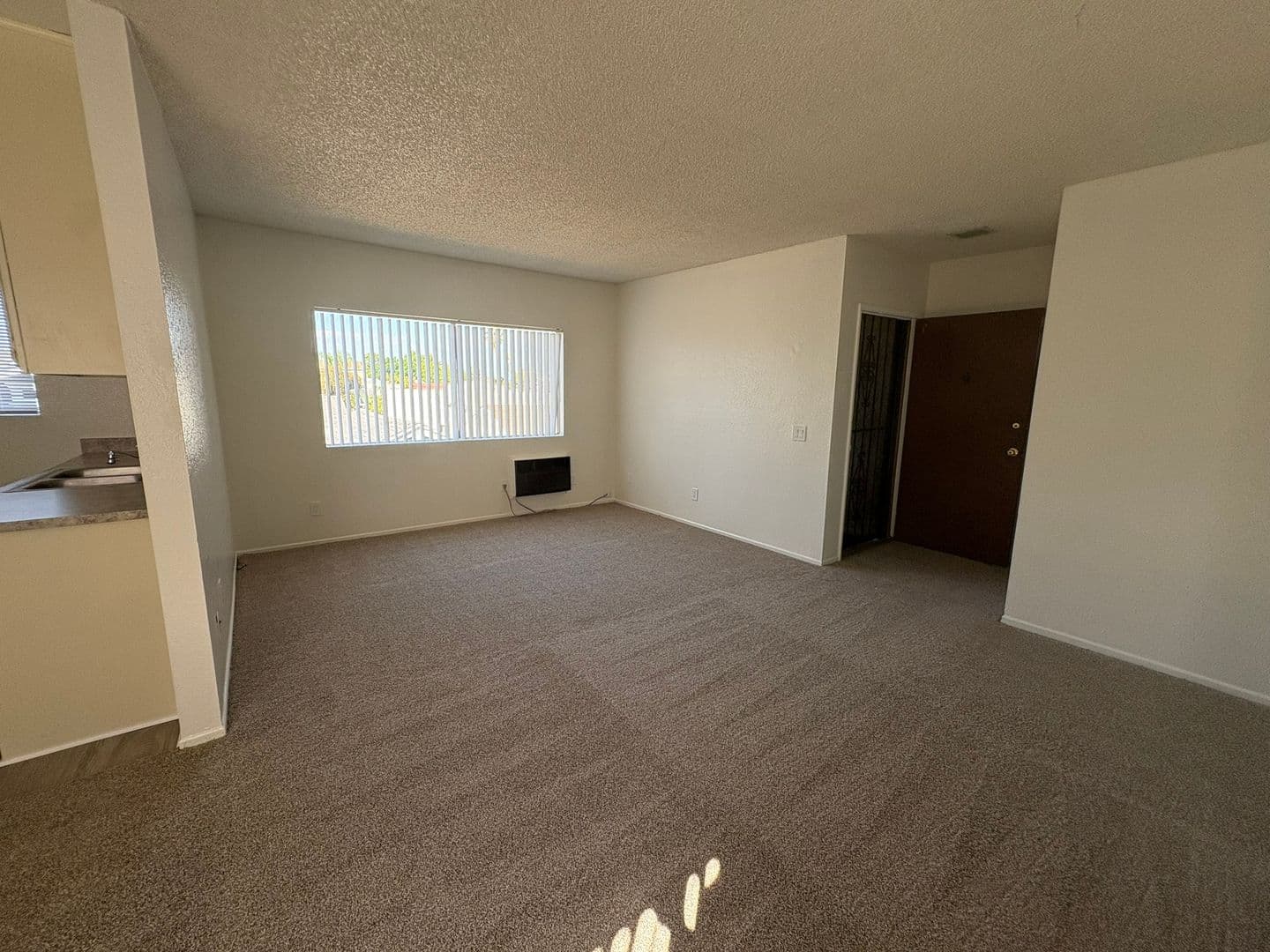 Long Beach Apartment: 625 St. Louis Avenue
