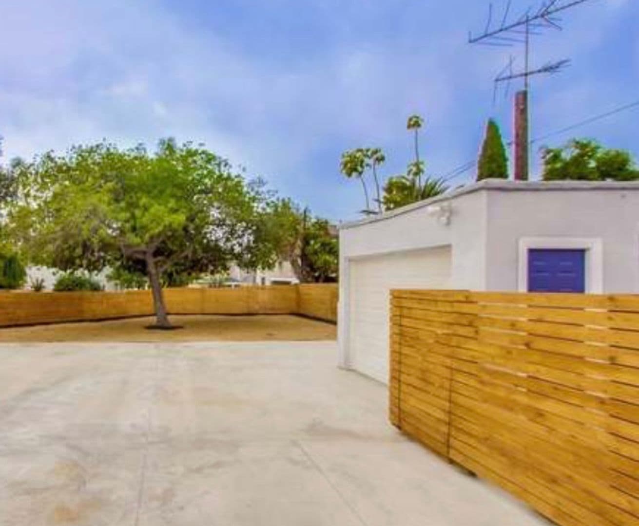 Long Beach Apartment: 1555 Ohio Ave.