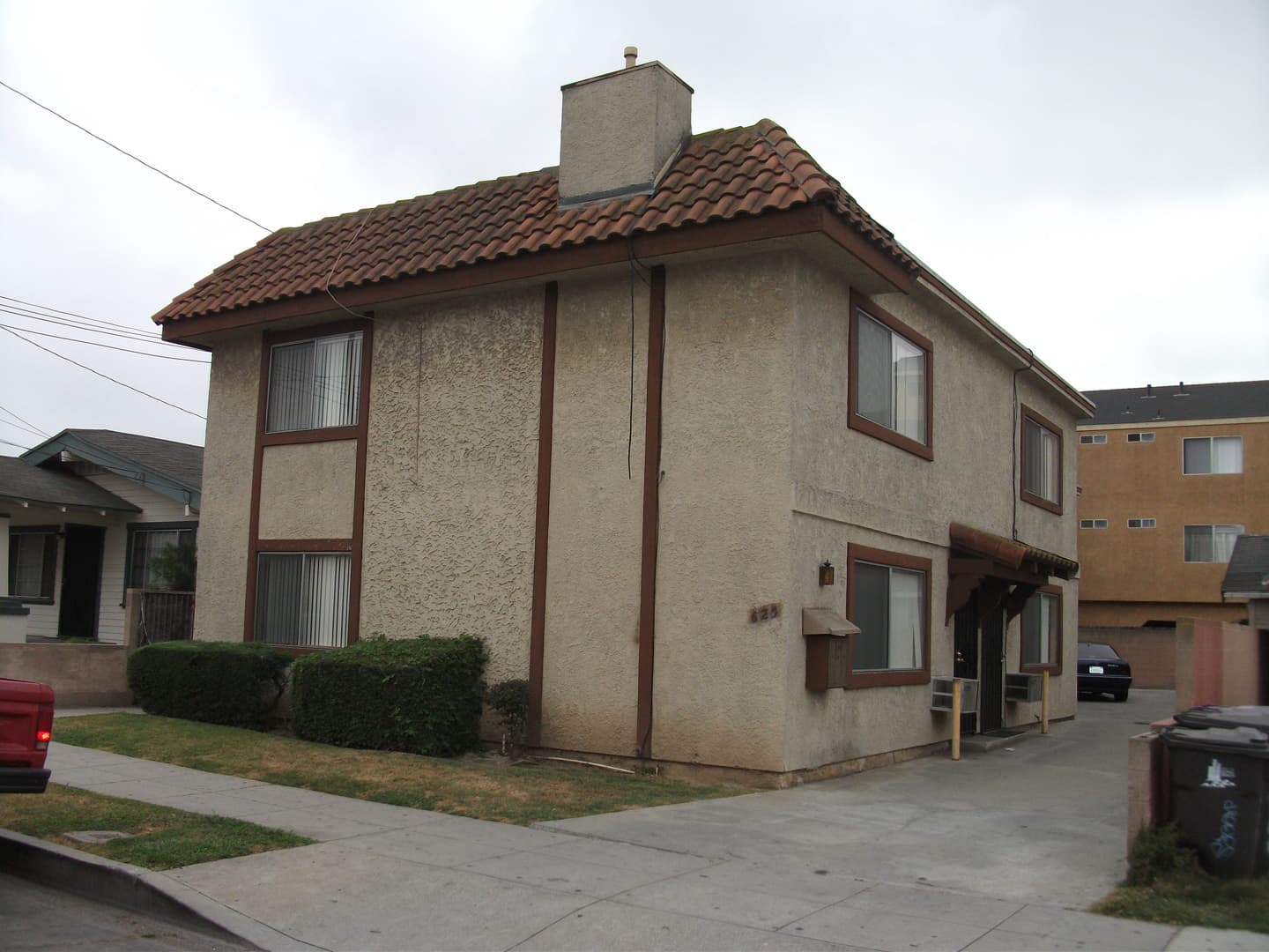 Long Beach Apartment: 625 St. Louis Avenue