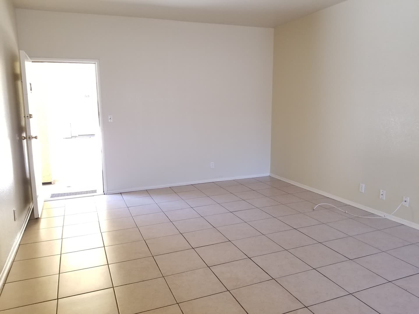 Long Beach Apartment: 800 Rose Avenue