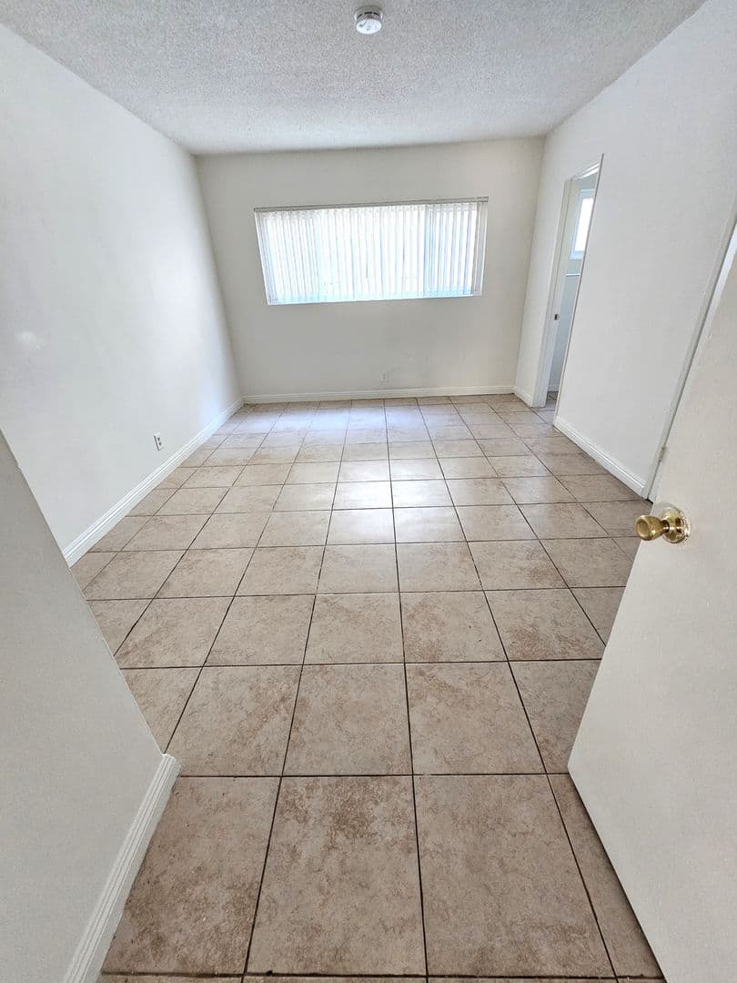 Anaheim Apartment: 1813 W. Sumac Lane