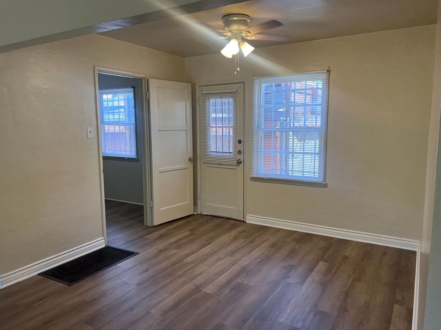 Long Beach Apartment: 2386 Magnolia Ave.