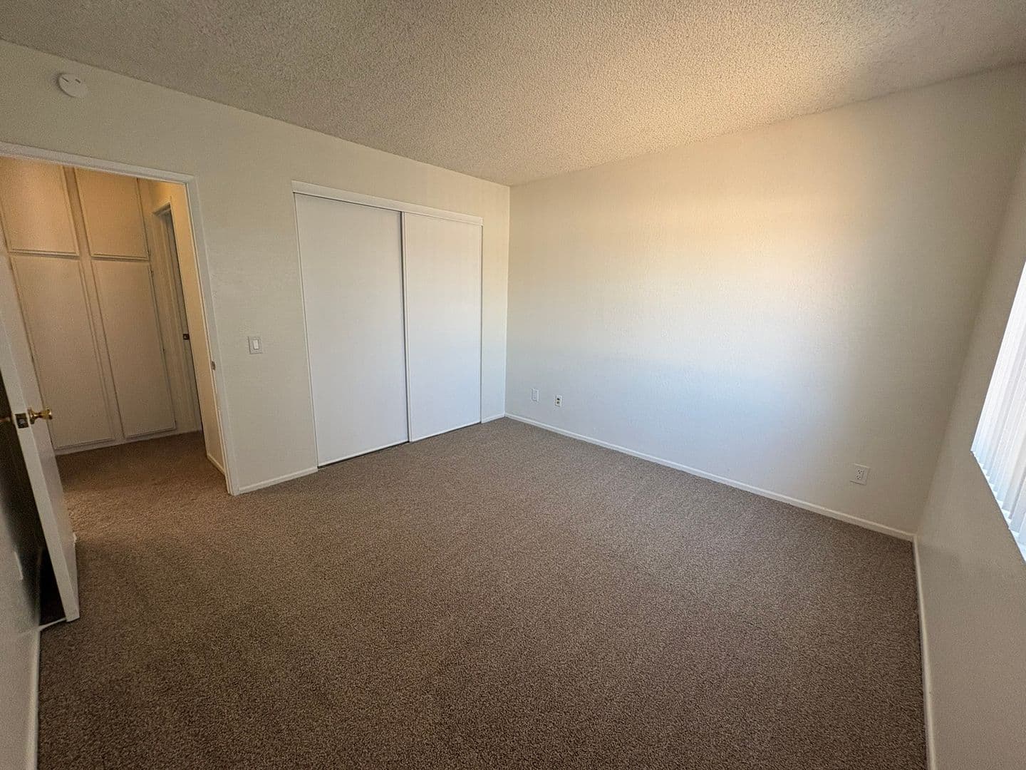 Long Beach Apartment: 625 St. Louis Avenue