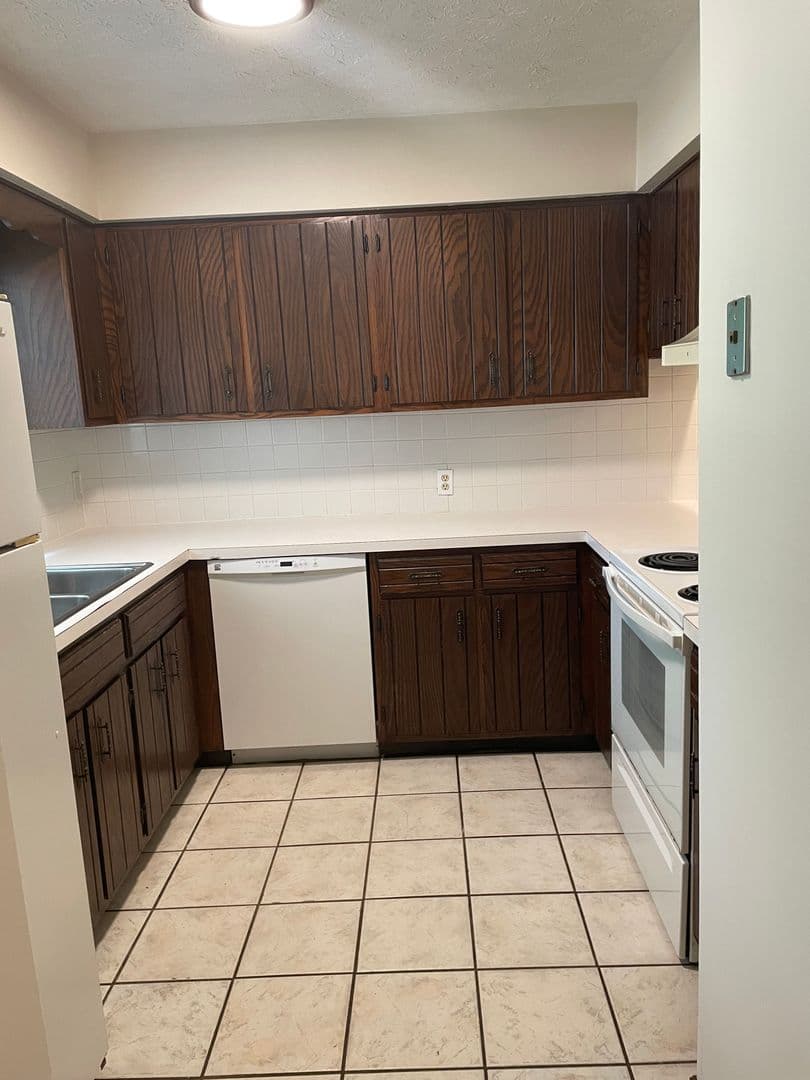 North Canton Apartment: 7514 Peachmont Ave