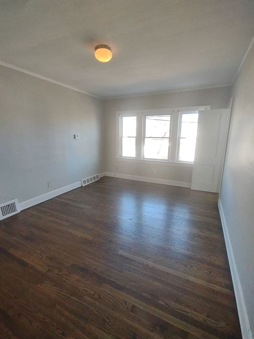 Cleveland Apartment: 9705 Loretta Ave