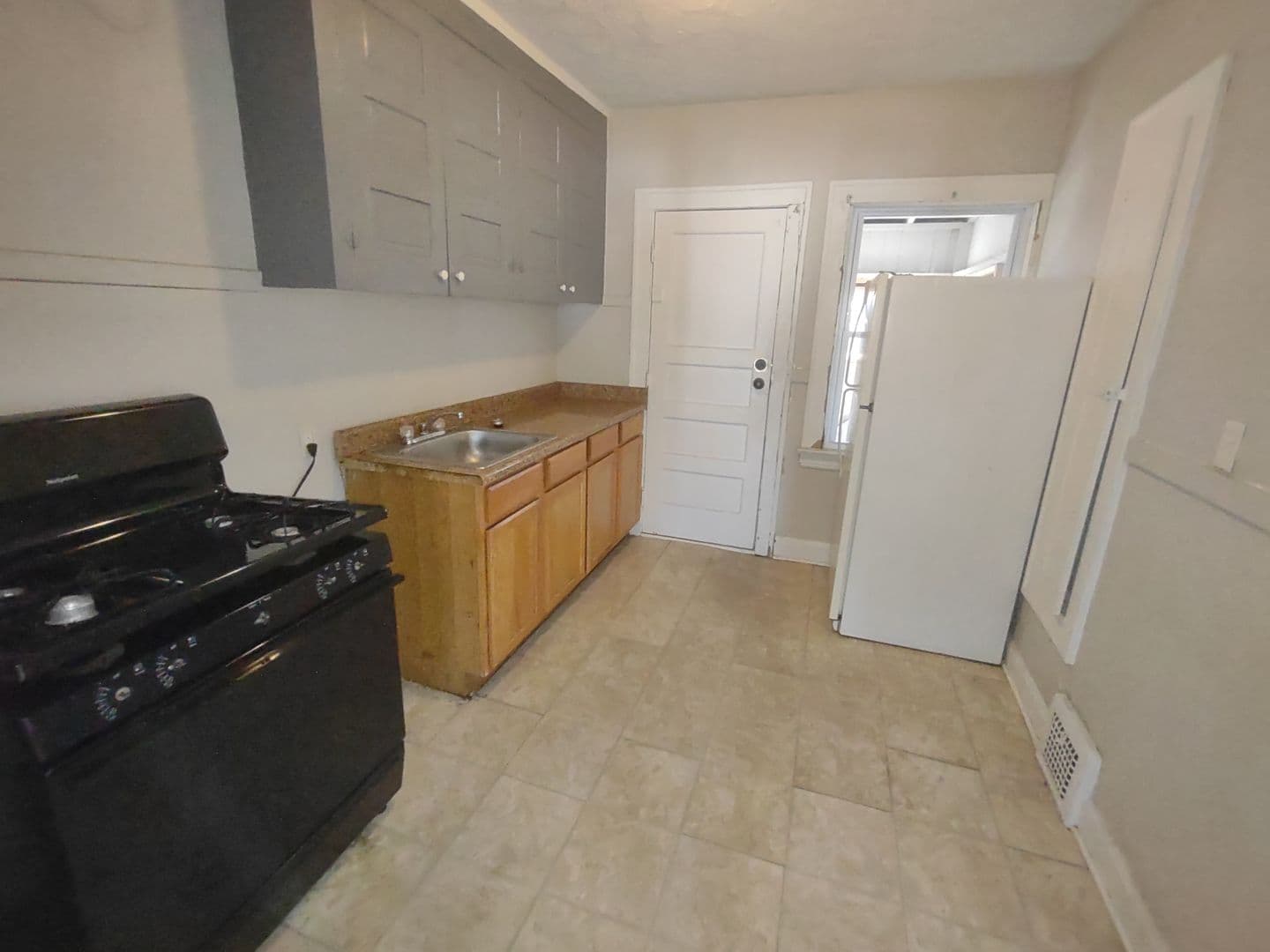 Cleveland Apartment: 9705 Loretta Ave