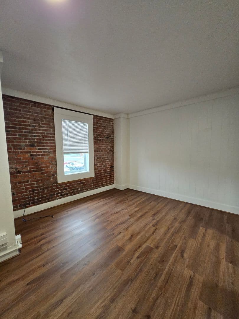 Centralia Apartment: 410 N Tower