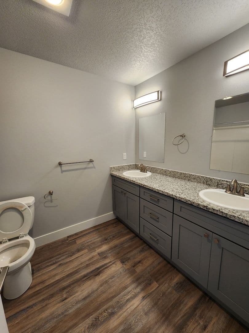 Winlock Multiplex: 205-207 Oak St
