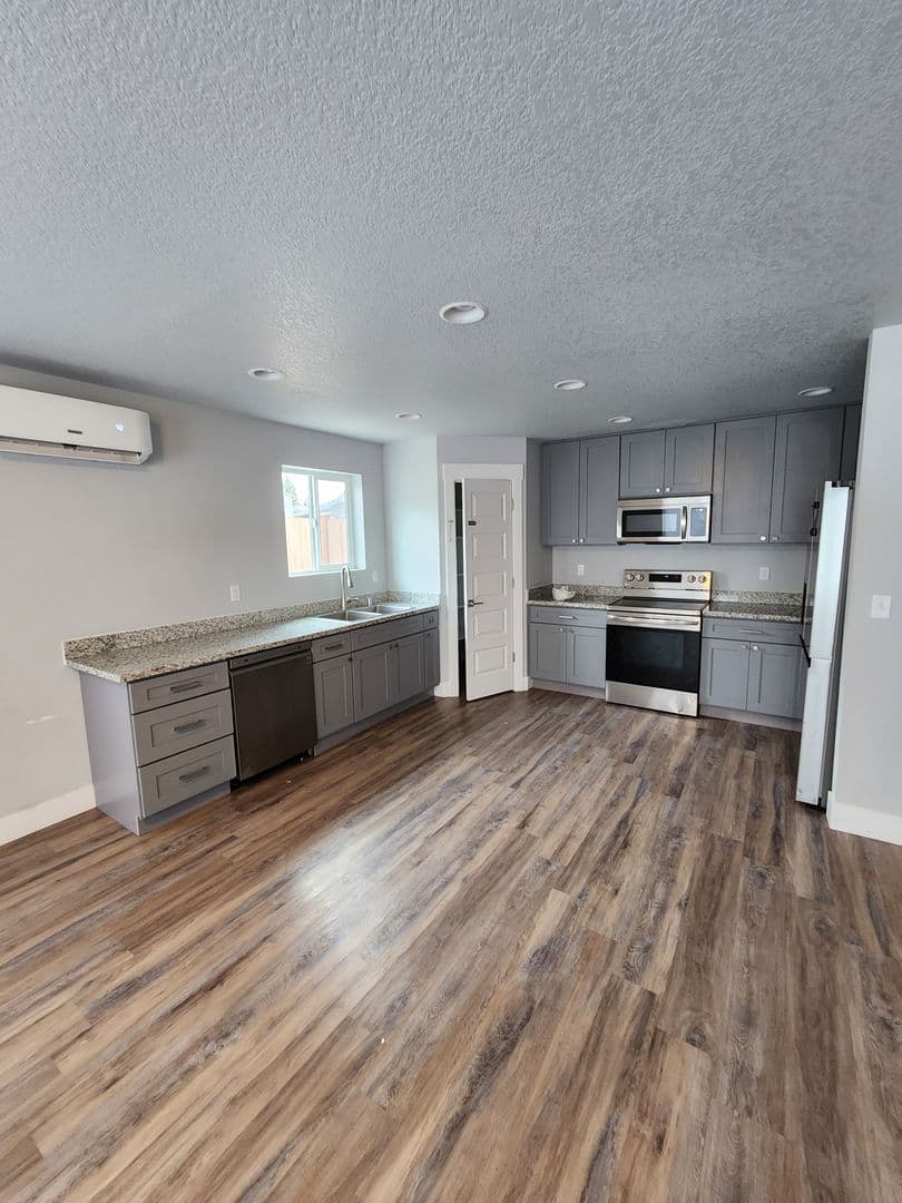 Winlock Multiplex: 205-207 Oak St