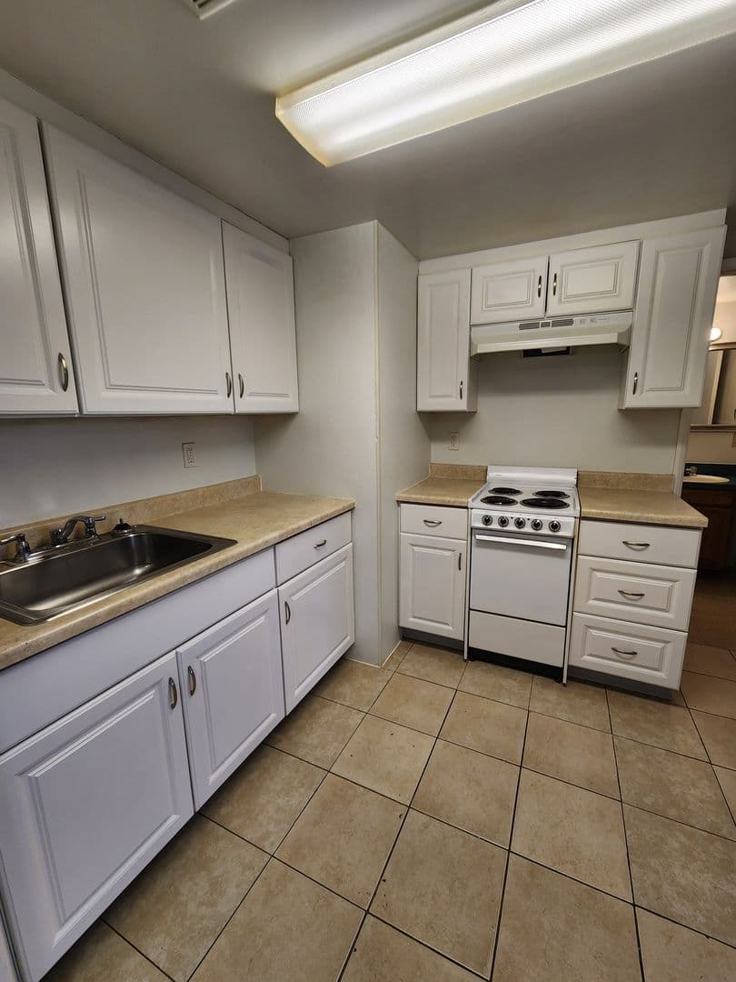 Chehalis Apartment: 1580-1584 SW Thomsen Ave