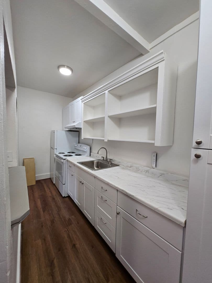 Centralia Apartment: 410 N Tower