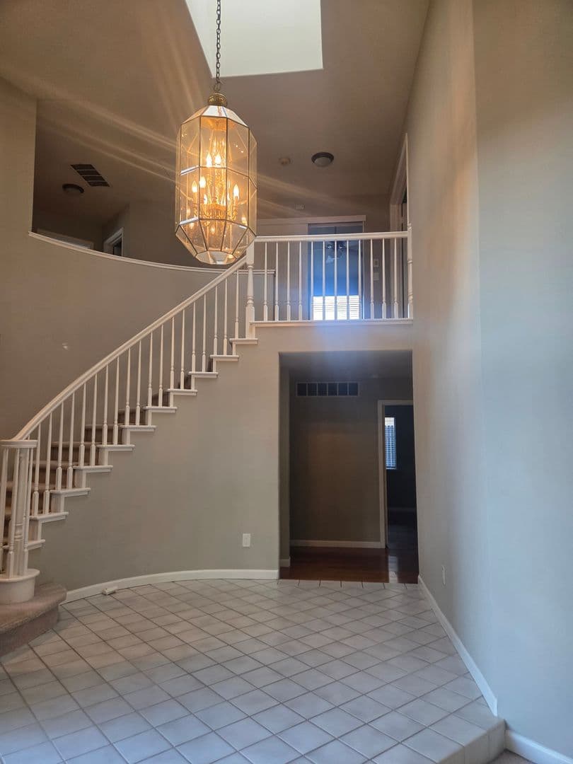Folsom House: 365 N. Lexington Drive