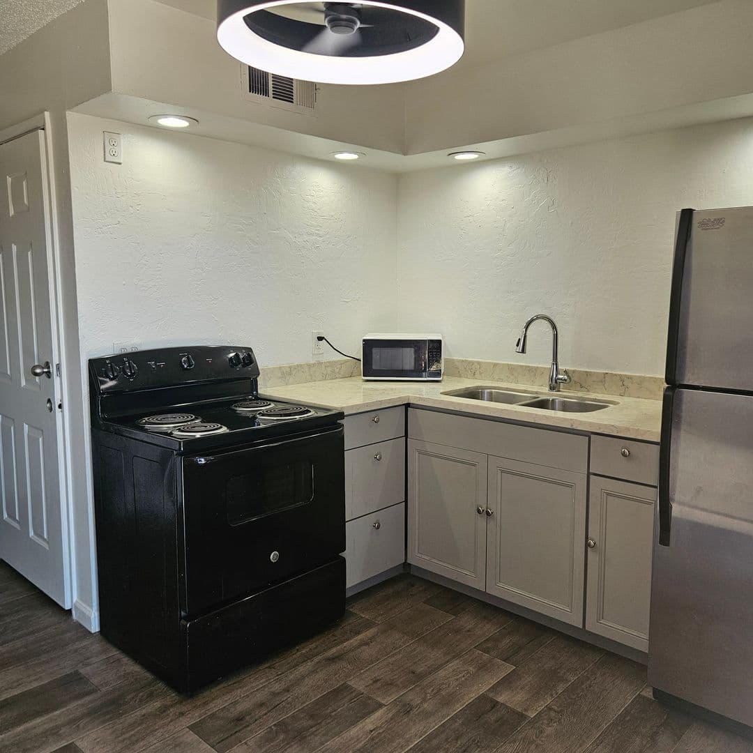 Phoenix Apartment: 2036 W. Adams St.
