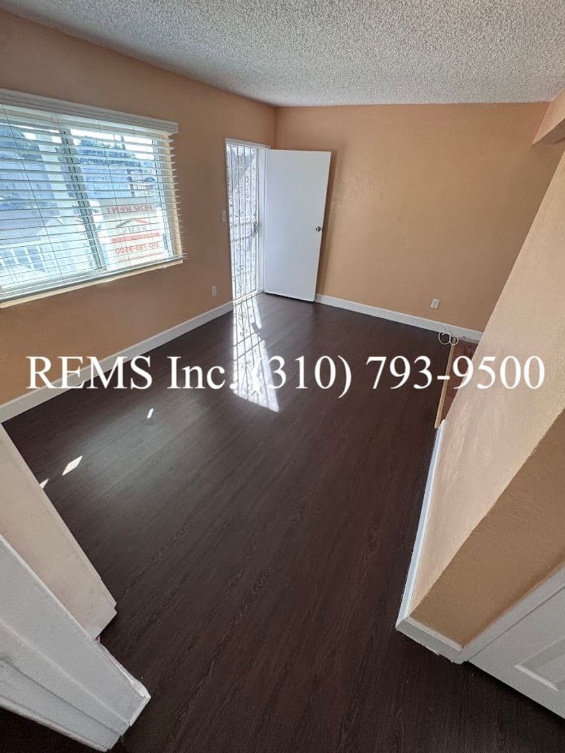 Compton Apartment: 12035 S Willowbrook Ave