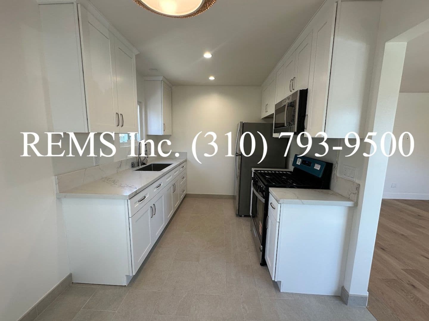 Inglewood Apartment: 806 Austin Ave