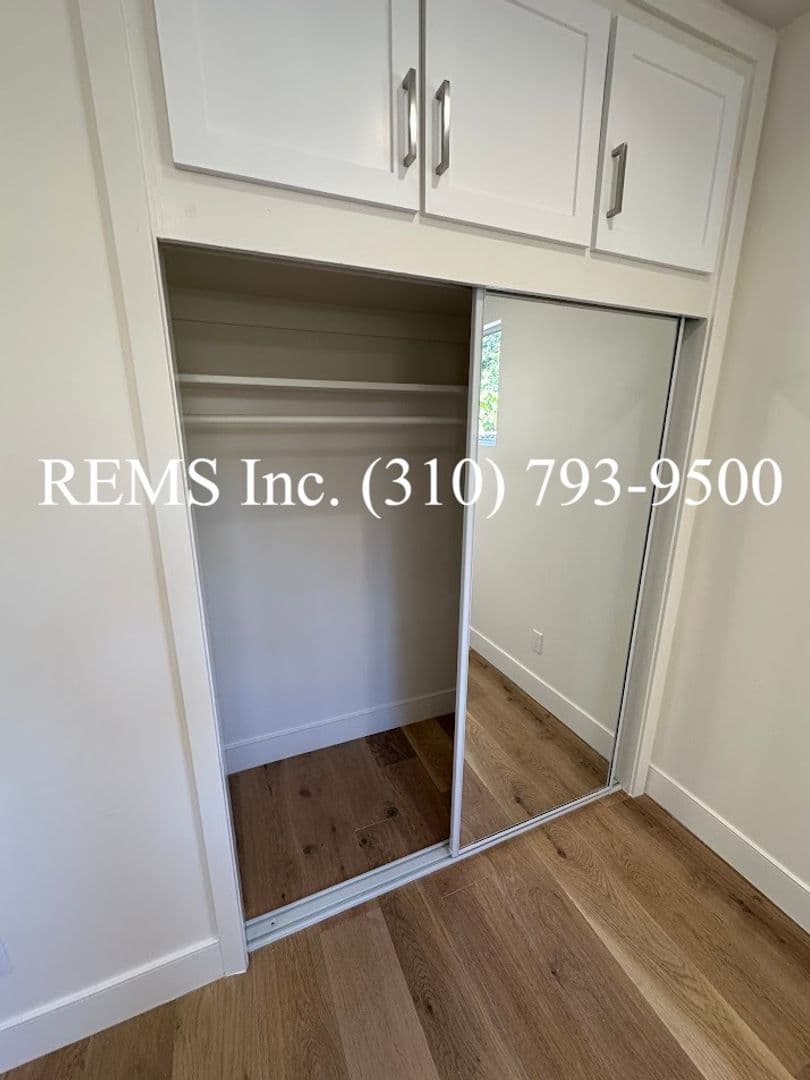 Inglewood Apartment: 806 Austin Ave