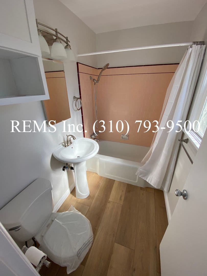 Hermosa Beach Apartment: 85 16th Street