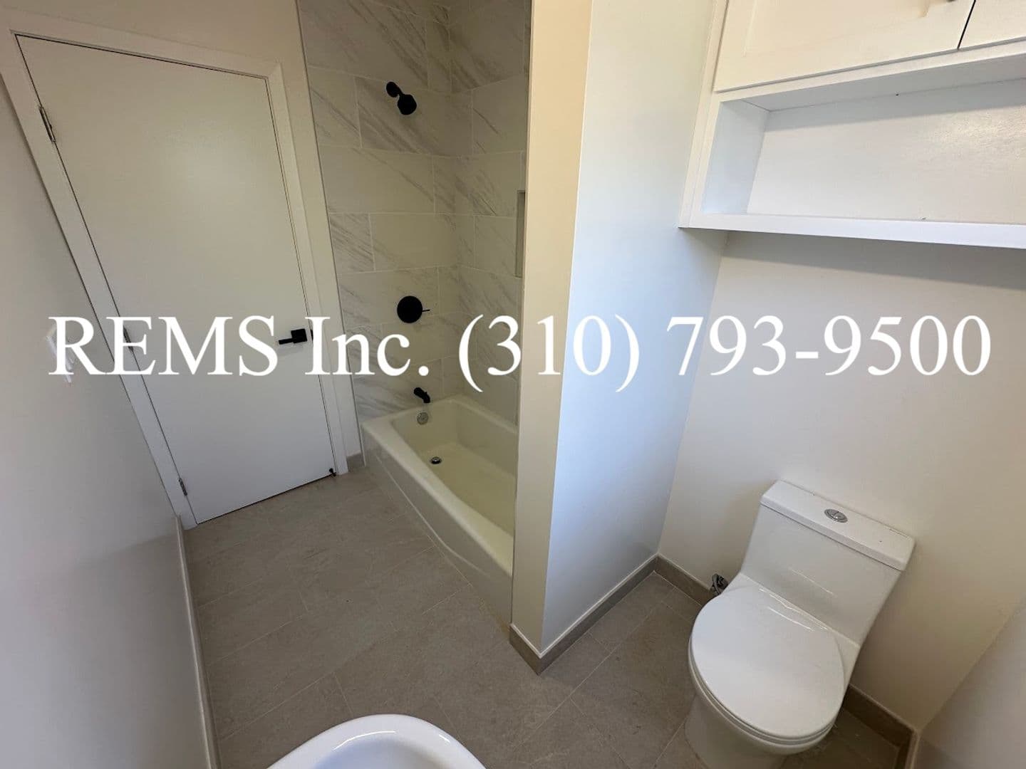 Inglewood Apartment: 806 Austin Ave